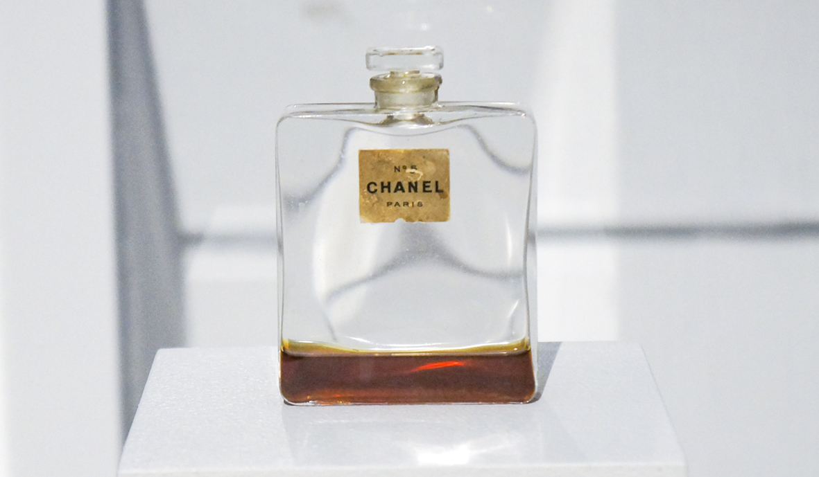 chanel_the_legende_-expo_a_teaspoon_of_renate